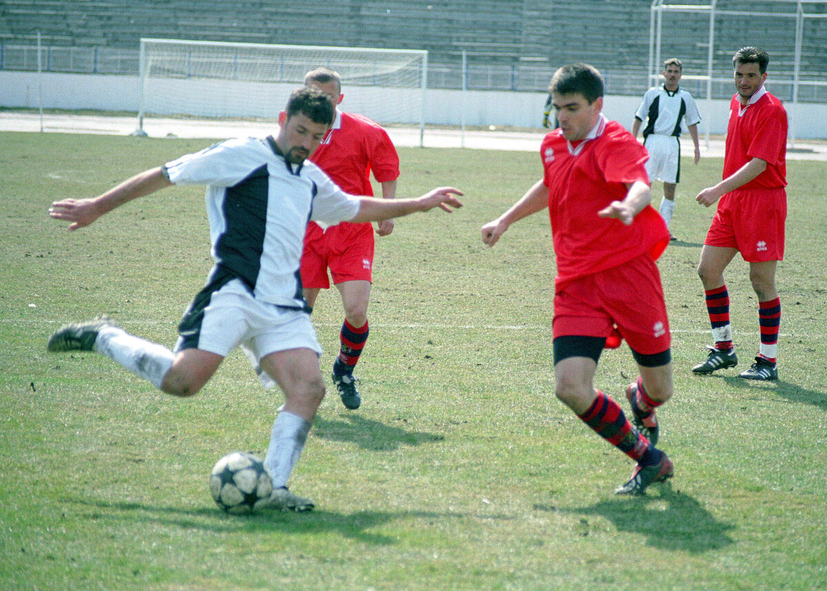 Mesaj emoţionant de la idolul fanilor lui "U" din anii '90: "Sînteţi nişte oameni superbi! Să nu renunţaţi niciodată!"