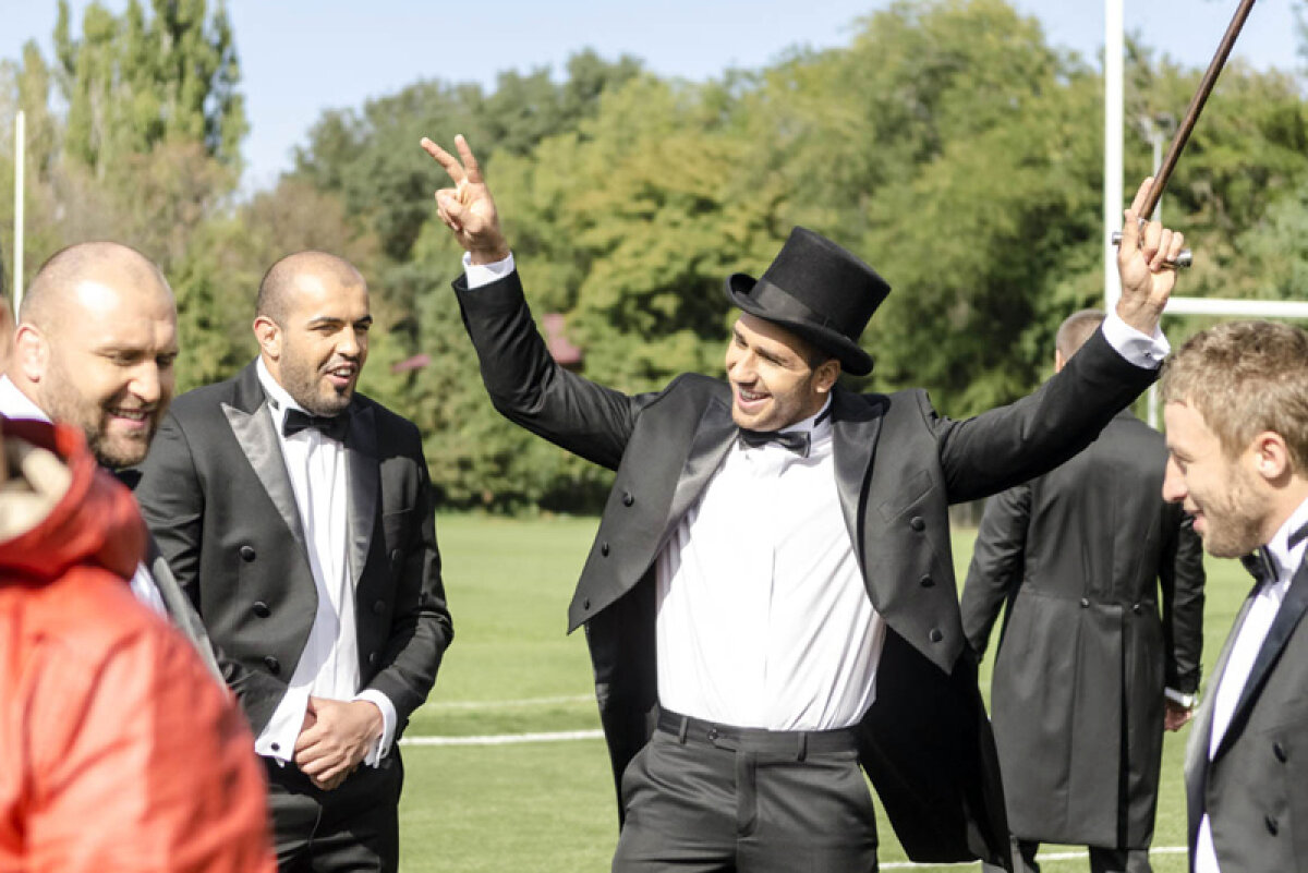 FOTO Gentlemani pe teren » Componenţii naţionalei de rugby au fost îmbrăcaţi de designerul Casei Regale