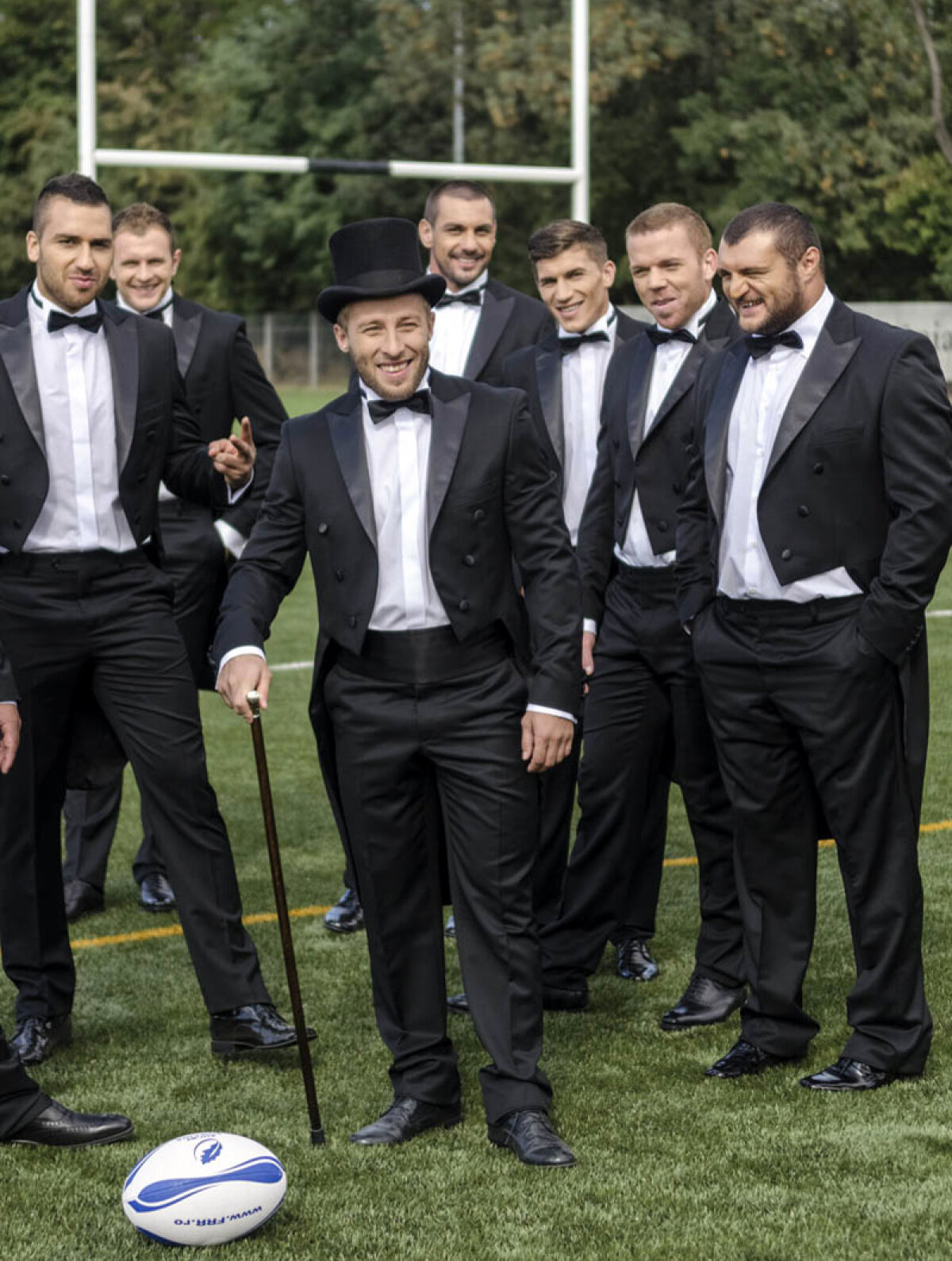 FOTO Gentlemani pe teren » Componenţii naţionalei de rugby au fost îmbrăcaţi de designerul Casei Regale