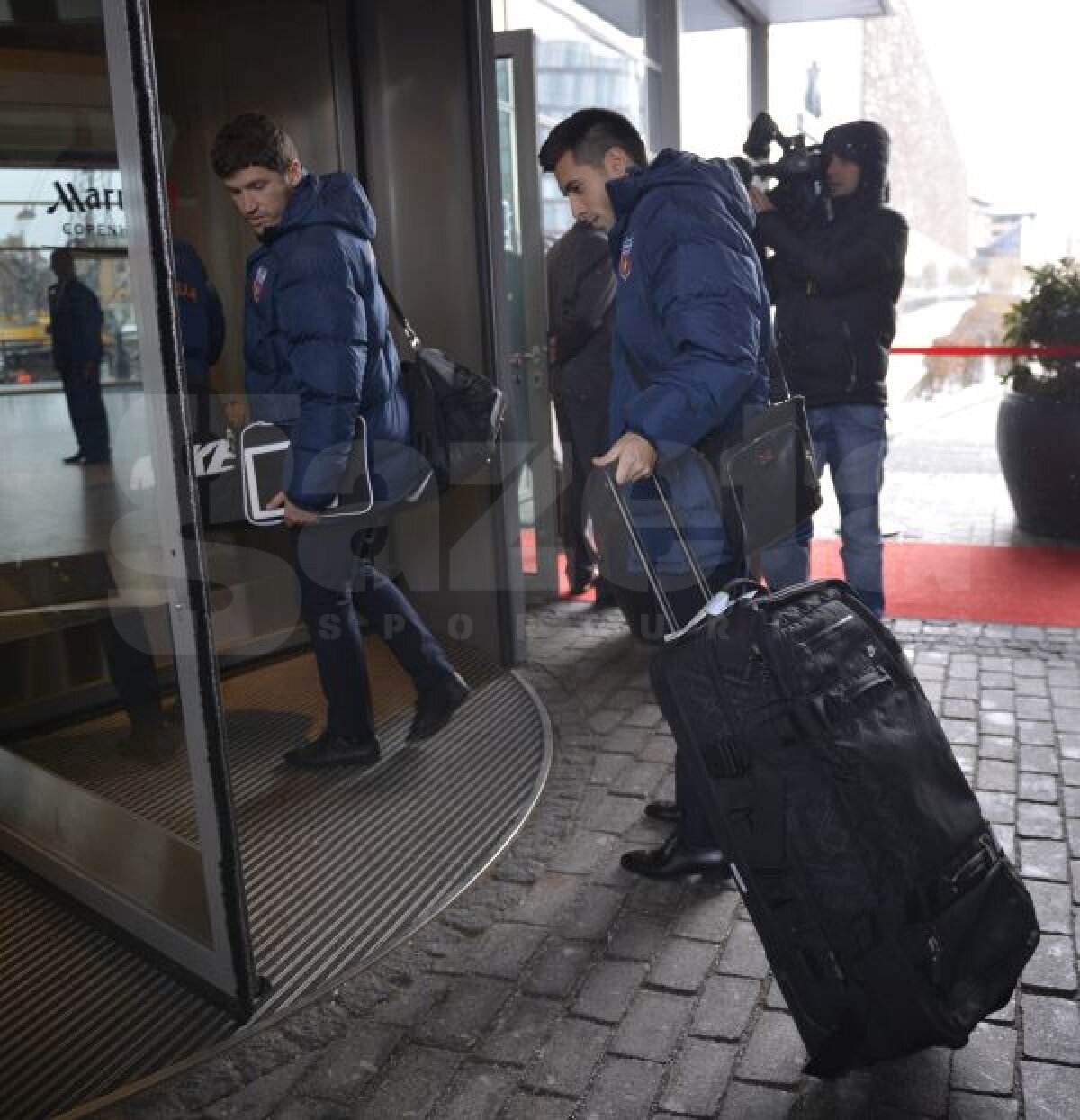 FOTO Contact cu frigul » Steliştii au tremurat la sosirea în Danemarca