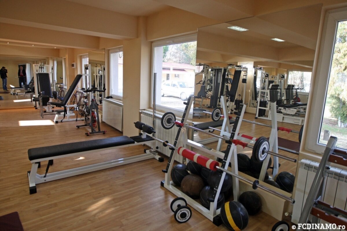 Neplătiţi de mai mult timp, "cîinii" pot dormi liniştiţi » Săftica arată ca un hotel de lux