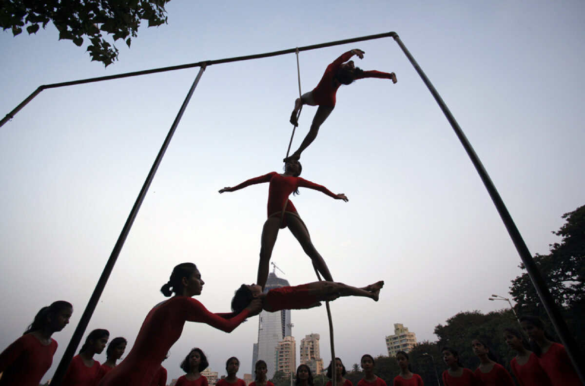 FOTO Acesta este Mallakhamb! » Indienii au un sport greu şi spectaculos care nu se vede la Olimpiadă
