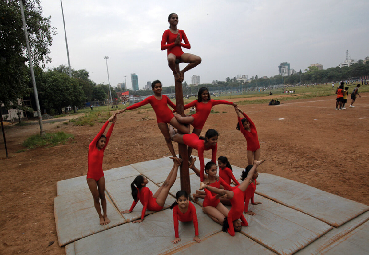 FOTO Acesta este Mallakhamb! » Indienii au un sport greu şi spectaculos care nu se vede la Olimpiadă