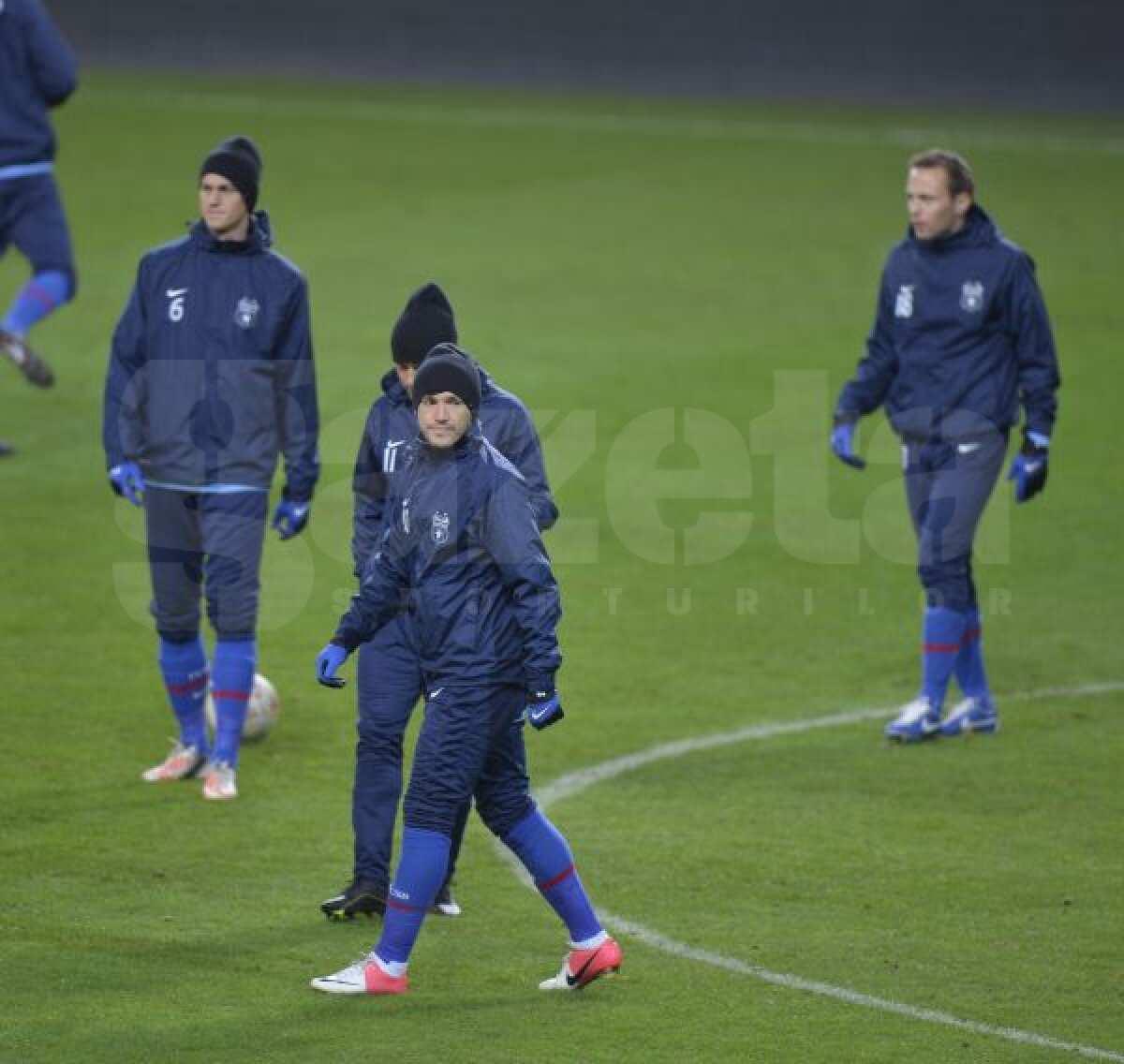 FOTO Nemulţumiţi de gazon » Steliştii s-au antrenat la Copenhaga