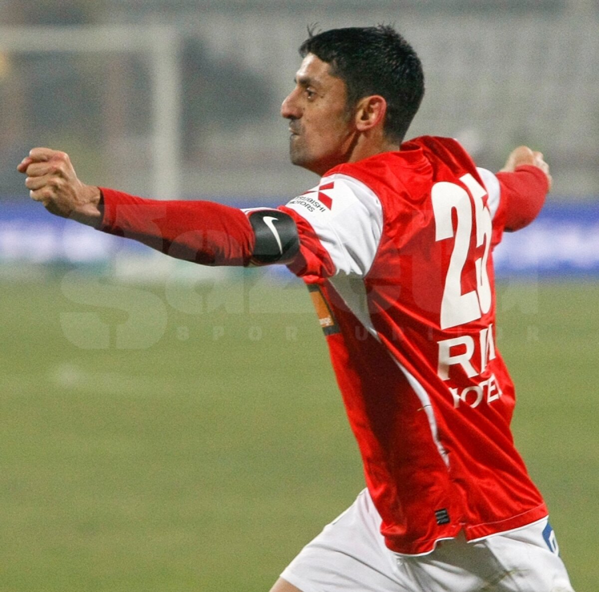 ”Fenomenul” Dănciulescu a împlinit azi 36 de ani. Cadou-surpriză şi bună-dispoziţie la Săftica