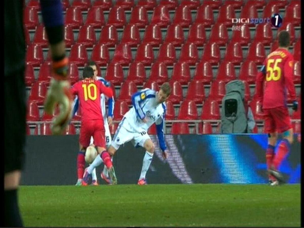 FOTO Tănase a fost eliminat în minutul 50 pentru simulare, steliştii au cerut penalty! A procedat corect arbitrul?