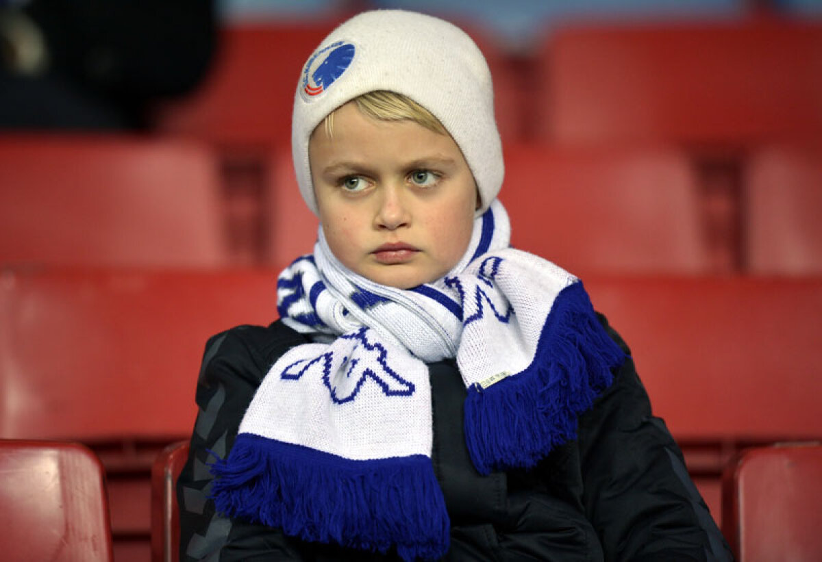 FOTO Au încins focul în casa de gheaţă! » 700 de stelişti au fost alături de echipa lui Reghe la meciul din Copenhaga