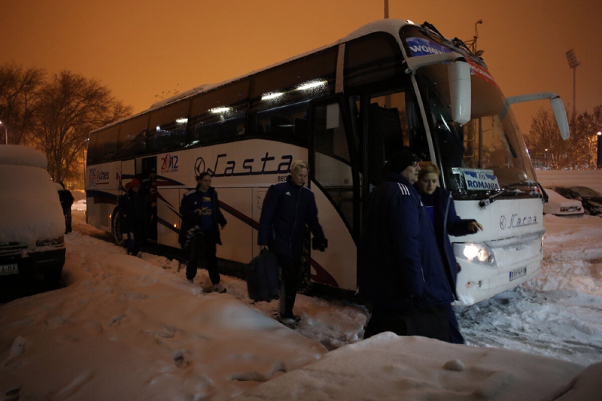 Ninge ca în poveşti » Handbalistele s-au deplasat prin nămeţi de la Vrşeţ la Novi Sad