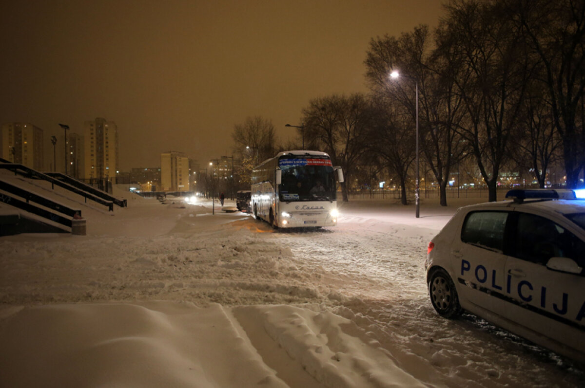 Ninge ca în poveşti » Handbalistele s-au deplasat prin nămeţi de la Vrşeţ la Novi Sad