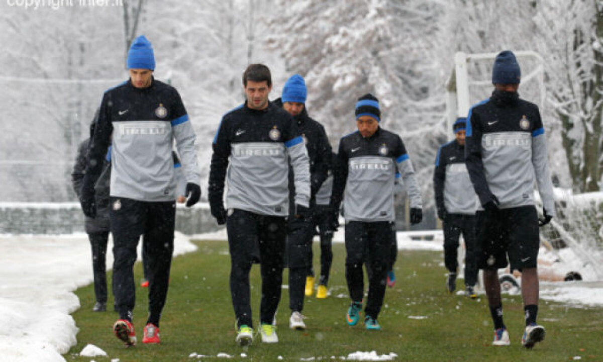 FOTO Zăpada l-a întristat pe Chivu la antrenamentul lui Inter » Unul dintre coechipieri s-a distrat de minune :)