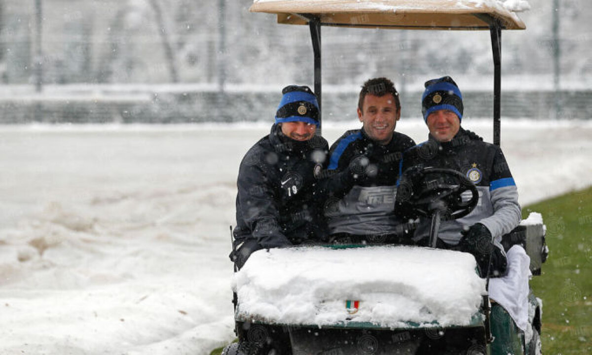 FOTO Zăpada l-a întristat pe Chivu la antrenamentul lui Inter » Unul dintre coechipieri s-a distrat de minune :)