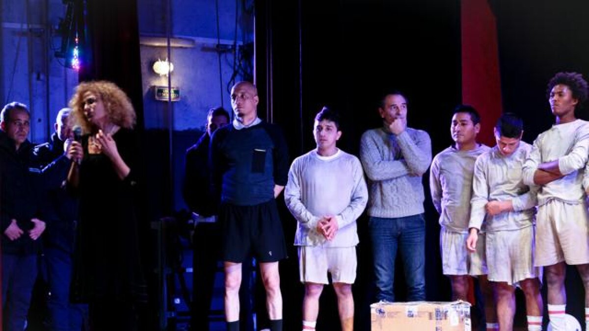 FOTO Actor printre deţinuţi » Selecţionerul Cesare Prandelli a debutat în teatru