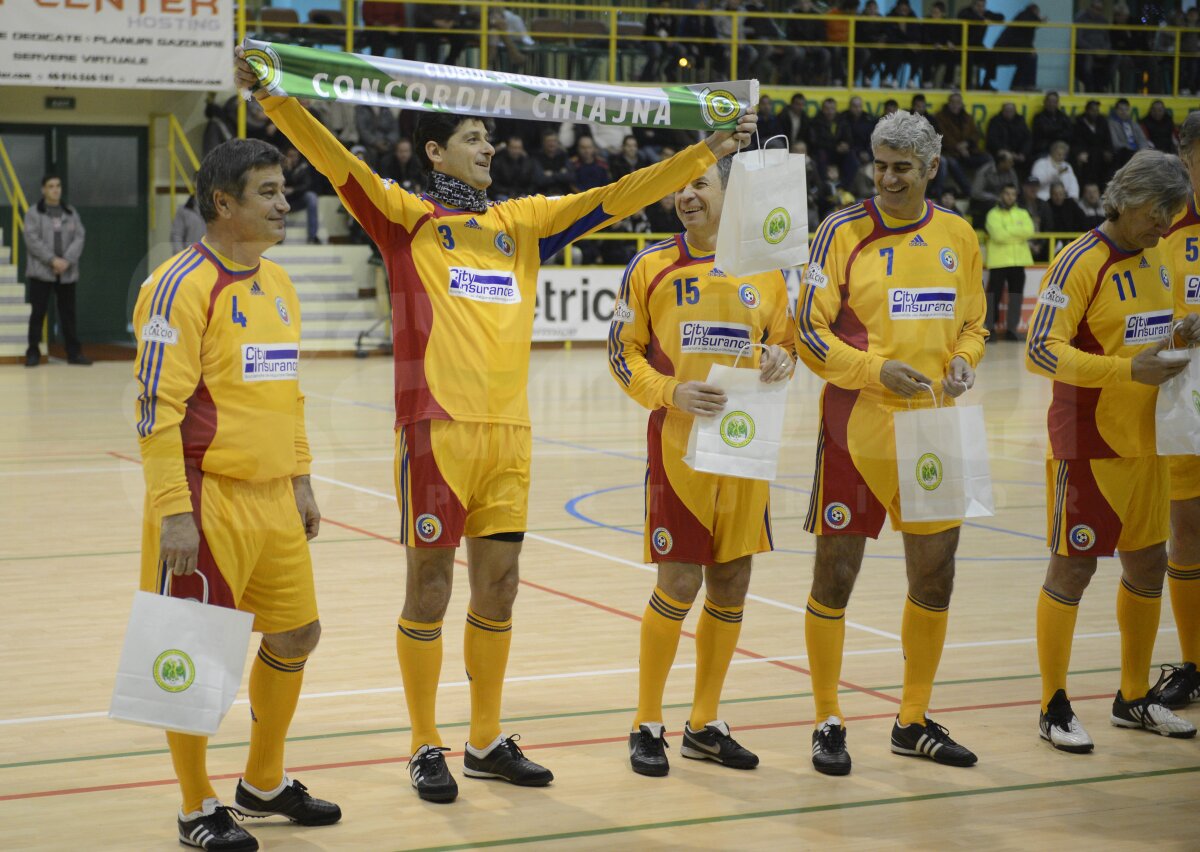 FOTO Italia - România la old-boys, transformat în ... "Galbeni" contra "Albi"! Doar un campion mondial prezent la joc