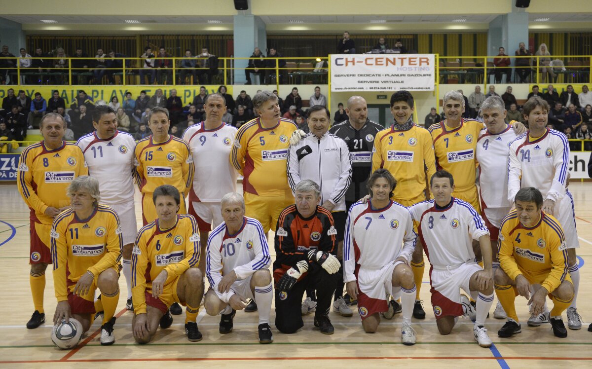 FOTO Italia - România la old-boys, transformat în ... "Galbeni" contra "Albi"! Doar un campion mondial prezent la joc