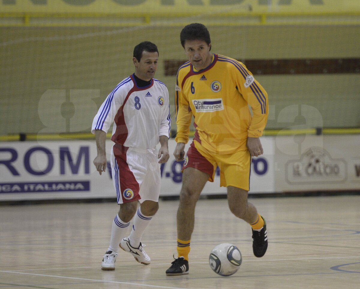 FOTO Italia - România la old-boys, transformat în ... "Galbeni" contra "Albi"! Doar un campion mondial prezent la joc