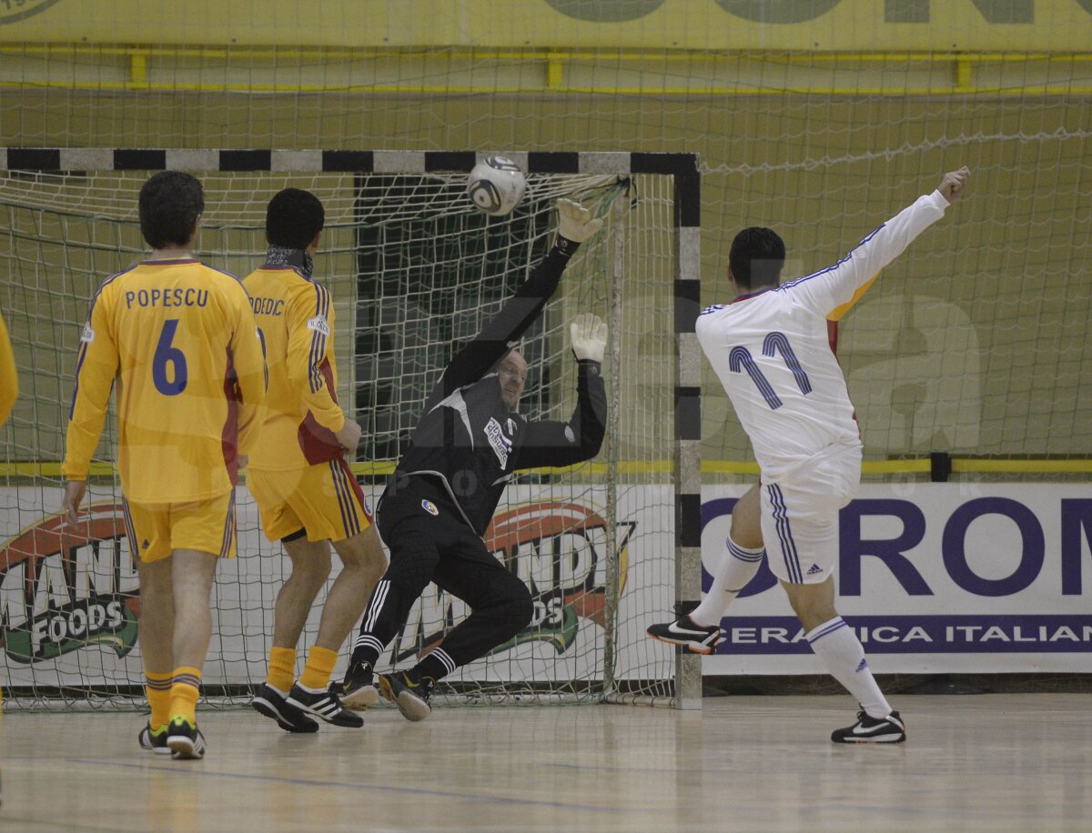 FOTO Italia - România la old-boys, transformat în ... "Galbeni" contra "Albi"! Doar un campion mondial prezent la joc