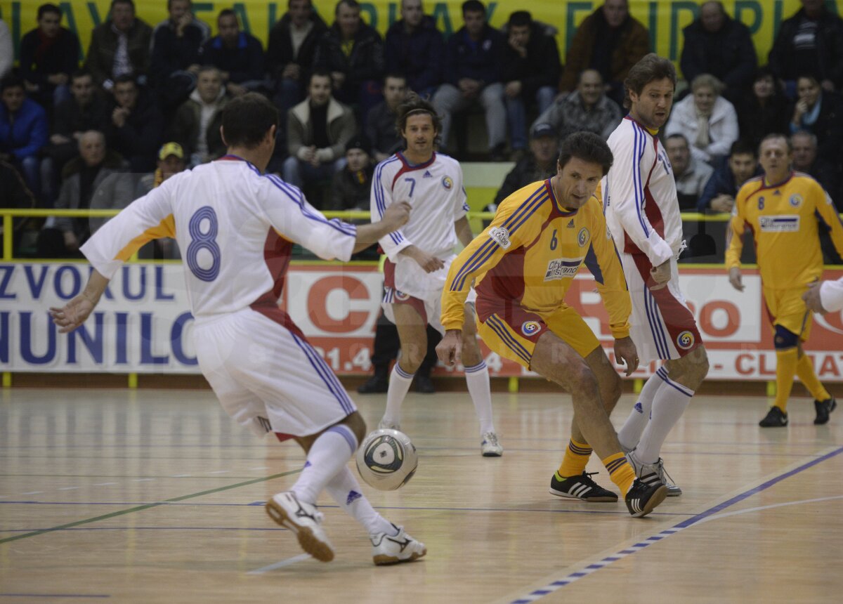 FOTO Italia - România la old-boys, transformat în ... "Galbeni" contra "Albi"! Doar un campion mondial prezent la joc