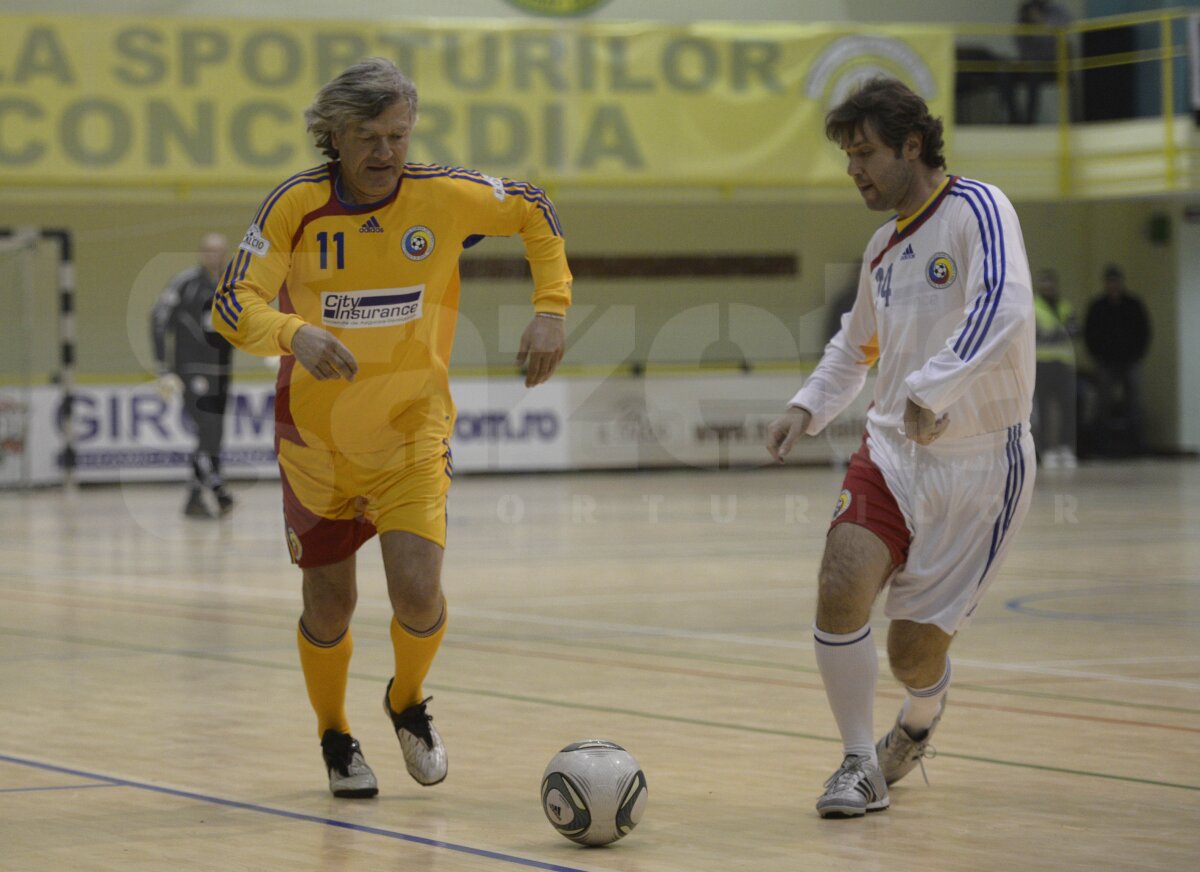 FOTO Italia - România la old-boys, transformat în ... "Galbeni" contra "Albi"! Doar un campion mondial prezent la joc