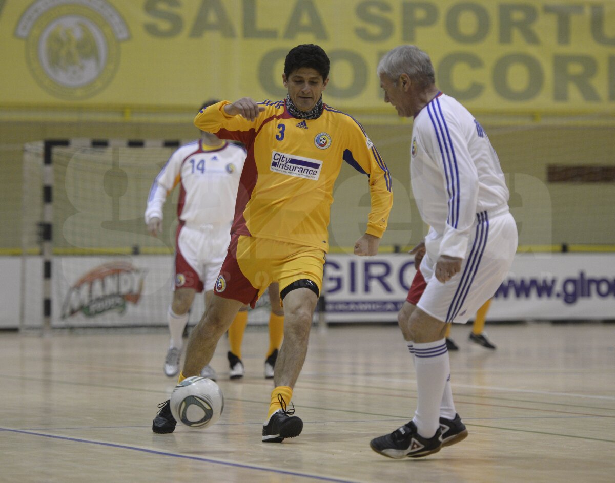 FOTO Italia - România la old-boys, transformat în ... "Galbeni" contra "Albi"! Doar un campion mondial prezent la joc