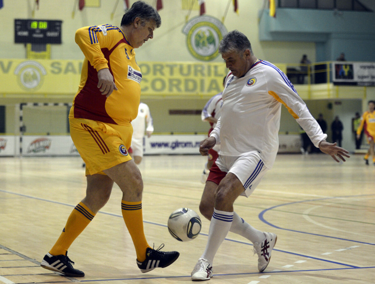 FOTO Miuţa "tricolorilor" old-boys » Cum a devenit "Meciul Legendelor" dintre Italia '82 şi gloriile tricolore un joc de weekend