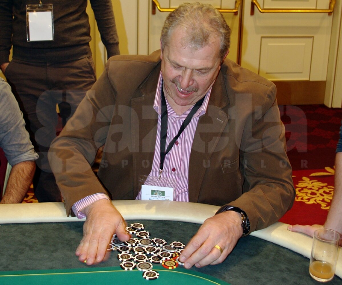 Galerie FOTO Gina Pistol şi-a găsit o nouă pasiune: i-a învins la poker pe Helmuth Duckadam şi pe Alexandru Piţurcă