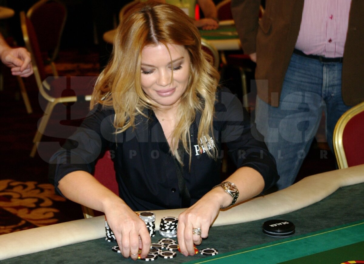 Galerie FOTO Gina Pistol şi-a găsit o nouă pasiune: i-a învins la poker pe Helmuth Duckadam şi pe Alexandru Piţurcă