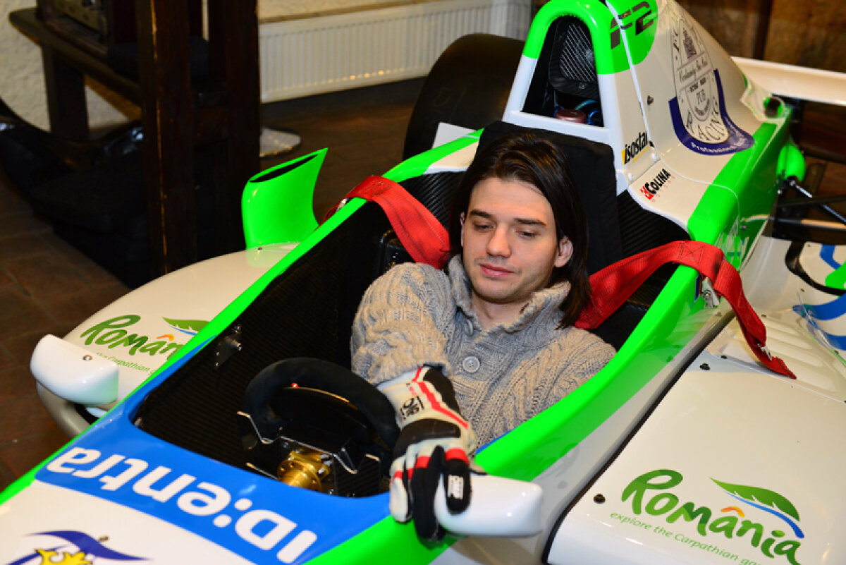 Senzaţii de Formula 1 » Mihai Marinescu a inaugurat la Braşov primul simulator profesional de motorsport din România