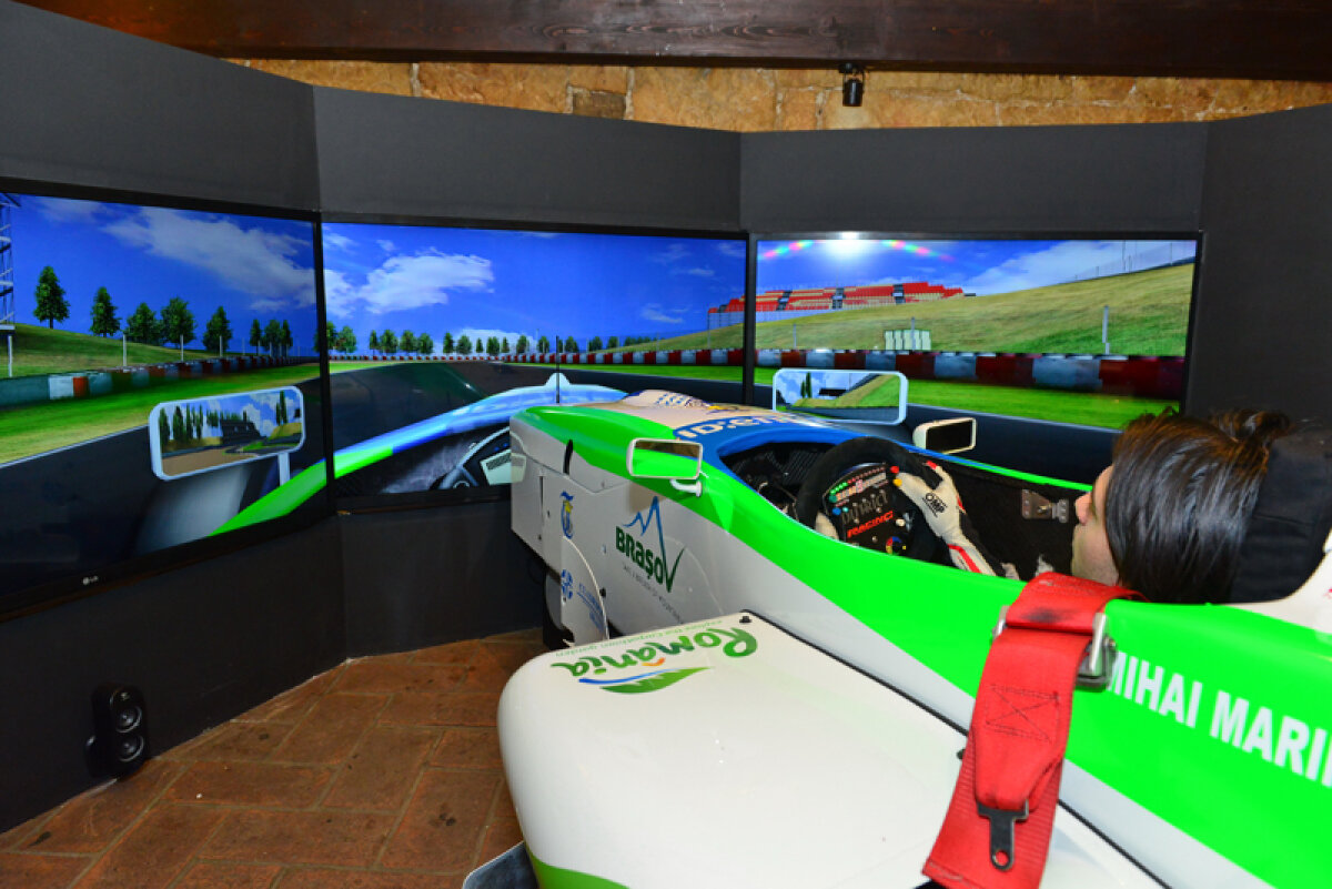 Senzaţii de Formula 1 » Mihai Marinescu a inaugurat la Braşov primul simulator profesional de motorsport din România