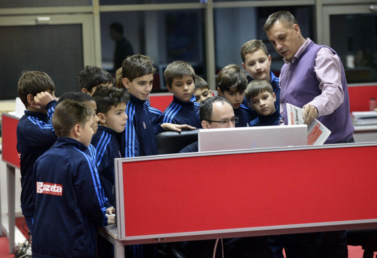 A venit Moşu' la copiii Gazetei » Echipa pregătită de Dan Chilom a vizitat redacţia GSP