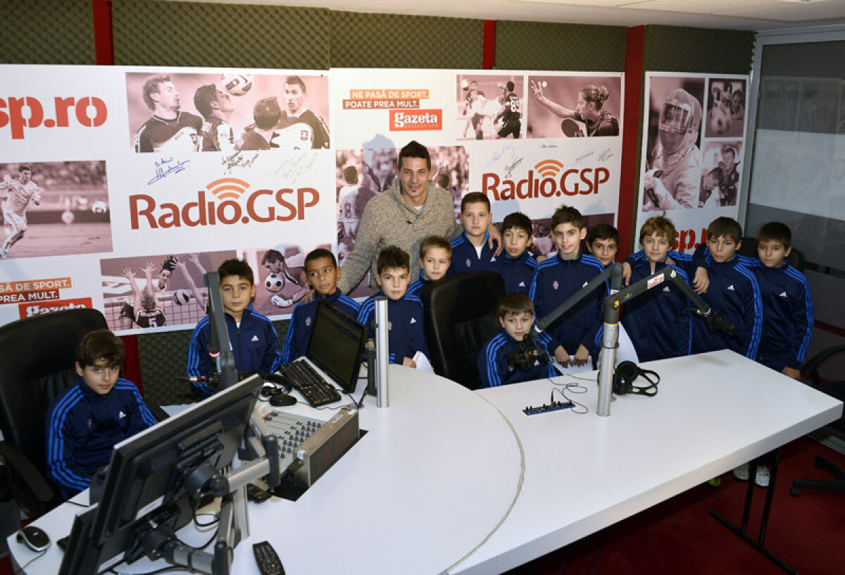 A venit Moşu' la copiii Gazetei » Echipa pregătită de Dan Chilom a vizitat redacţia GSP