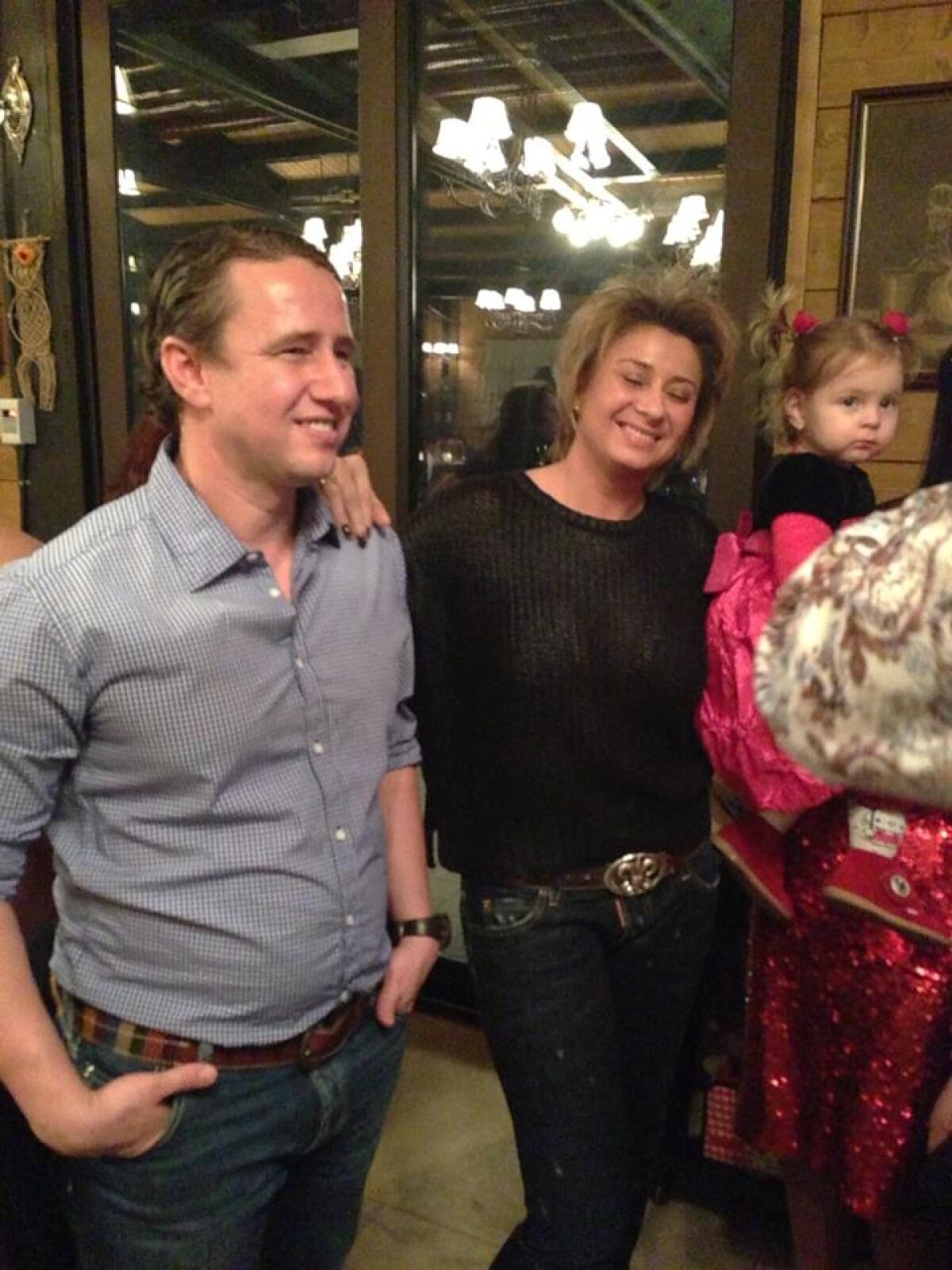 FOTO Spre 24 cu Minune şi Salam » Familia Reghecampf a petrecut de Crăciun cu cei mai cunoscuţi manelişti