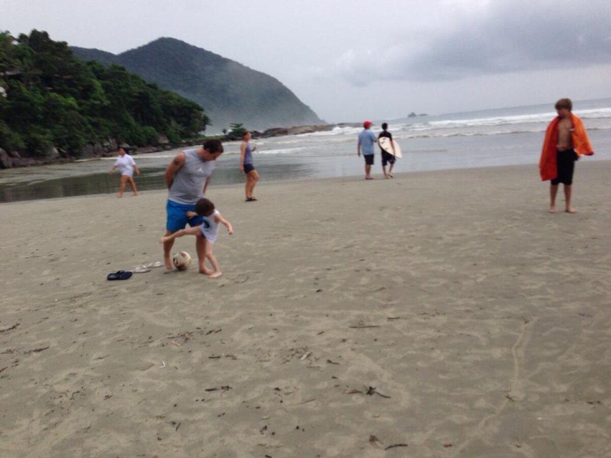 FOTO Antrenamente pe nisip fin » Reghe a găsit fundaş dreapta în Brazilia :)