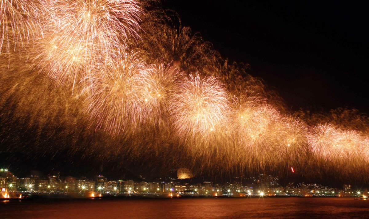 FOTO » 2013 din Tanzania la Galaţi! Steliştii şi-au făcut poze prin toată lumea de Revelion