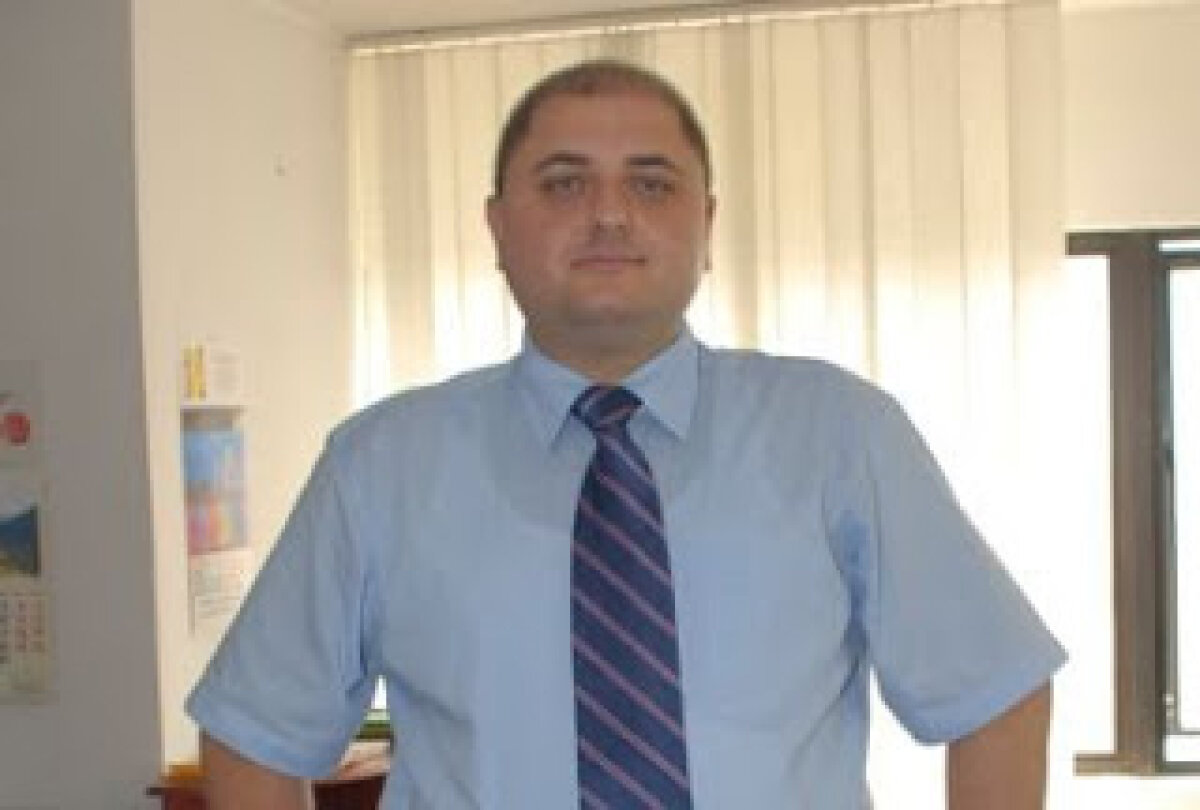 Sportul minţii cu Păcală şi Tîndală » Ce se poate ascunde sub un titlu sobru precum "Ghid pentru învăţarea jocului de şah"