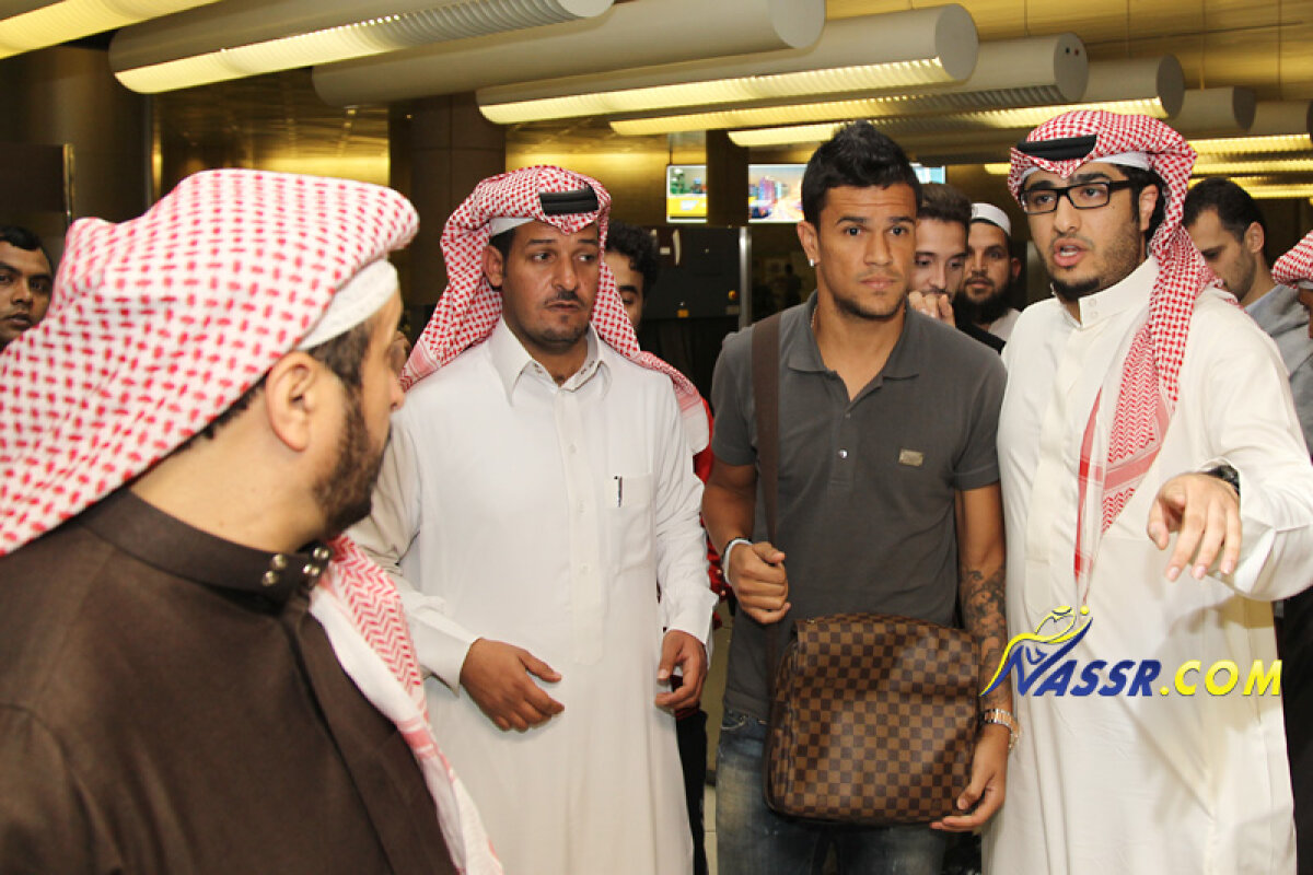 FOTO Bastos a făcut ravagii la sosirea în Riad » Fanii lui Al Nassr s-au călcat în picioare la aeroport