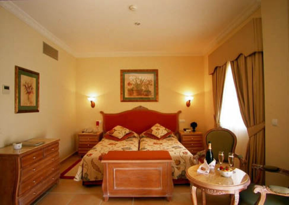 FOTO Fortăreaţă anti-Ajax » Roş-albaştrii au preferat liniştea în locul luxului în cantonamentul din Spania