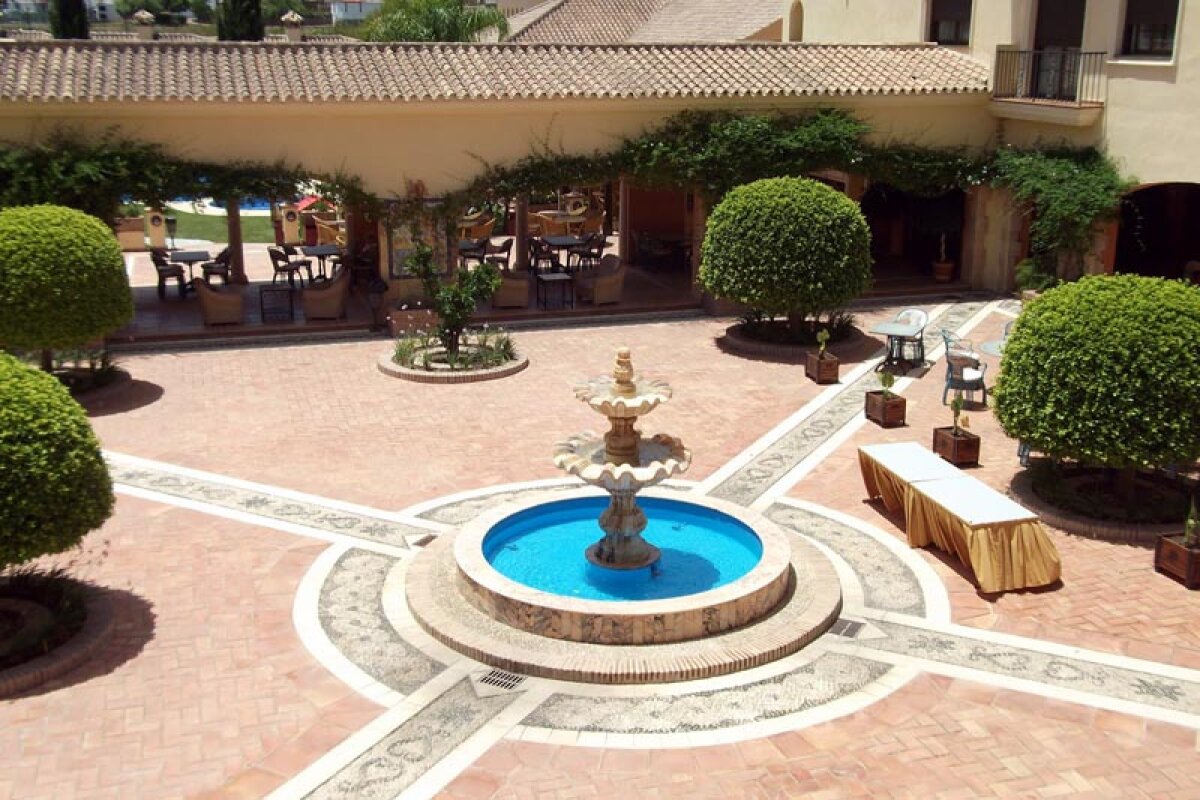 FOTO Fortăreaţă anti-Ajax » Roş-albaştrii au preferat liniştea în locul luxului în cantonamentul din Spania