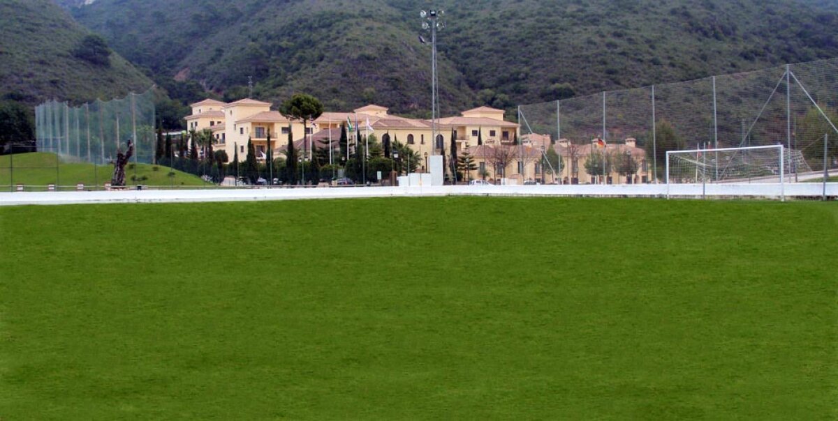 FOTO Fortăreaţă anti-Ajax » Roş-albaştrii au preferat liniştea în locul luxului în cantonamentul din Spania