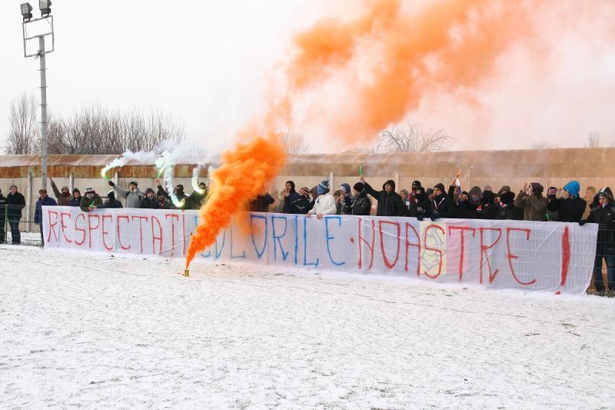 FOTO Jucătorii Oţelului, asaltaţi de fani la reunire! Lotul complet şi noutăţile lui Tănase