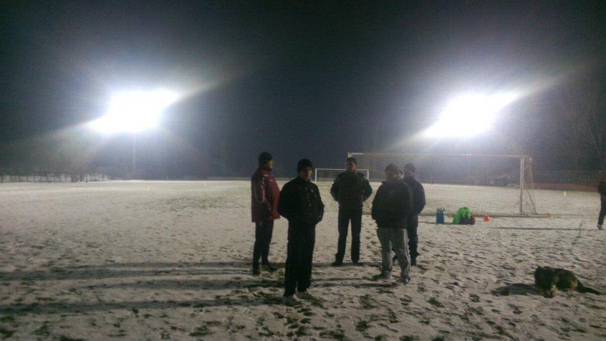 FOTO Chiar se scufundă planeta? Rui Duarte a venit la timp la reunirea Rapidului :D