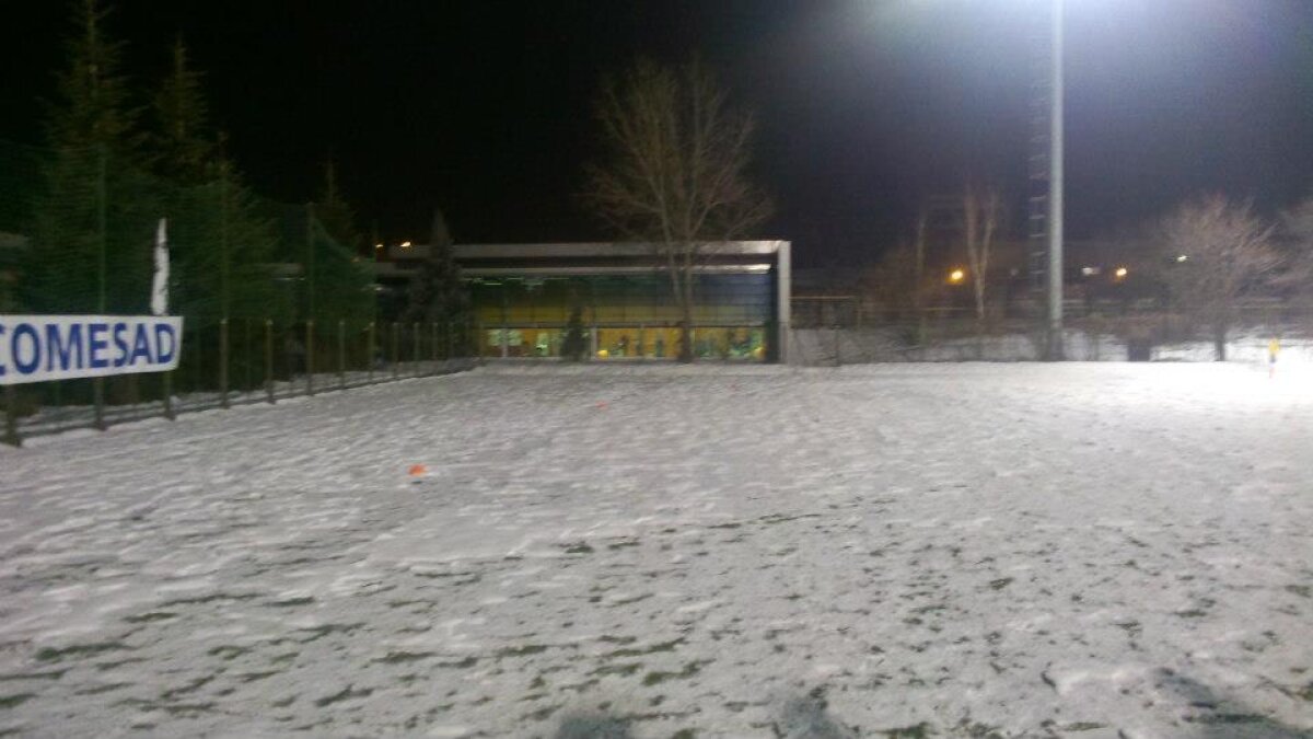 FOTO Chiar se scufundă planeta? Rui Duarte a venit la timp la reunirea Rapidului :D