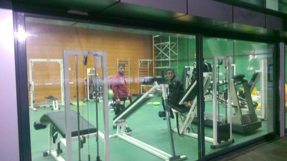 FOTO Chiar se scufundă planeta? Rui Duarte a venit la timp la reunirea Rapidului :D