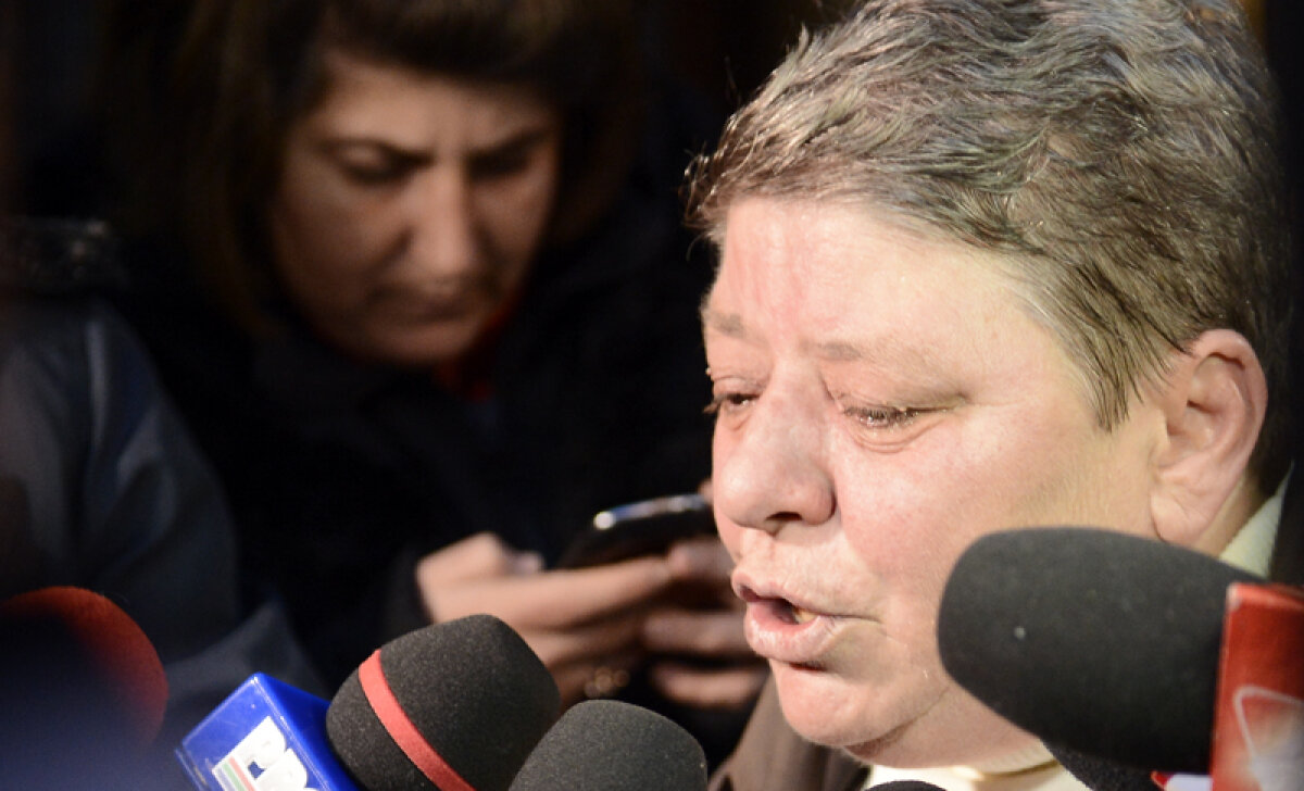 FOTO Ziua în care homosexualitatea a ajuns la tribunal: Alina către soţul ei: "Nu renunţ la Cristina!"