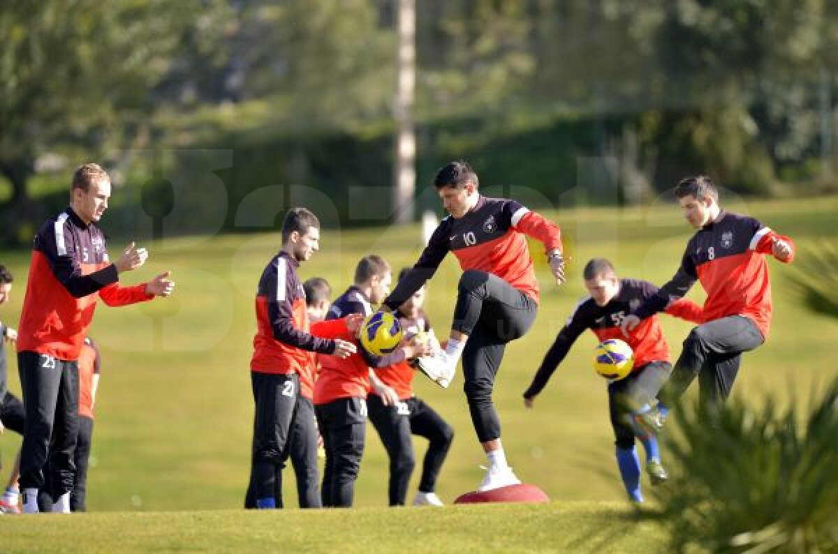 FOTO Steliştii "trag sforile" în Marbella » Thomas Neubert îi munceşte din greu pe băieţii lui Reghe