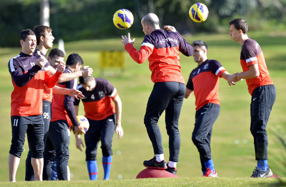 FOTO Barza şi elasticul » Debut de cantonament cu zîmbetul pe buze pentru stelişti
