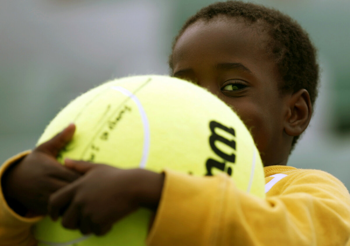 FOTO Veselie cu vedete » Numai eroi de calibru au participat la Kid's Day de la Melbourne