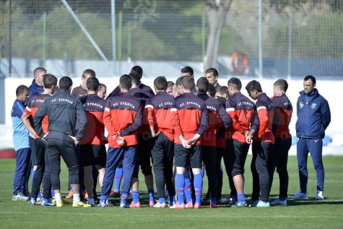 FOTO Au arat terenul » Steliştii au transpirat din greu, fiind nevoiţi să tragă o greutate de 20 de kilograme