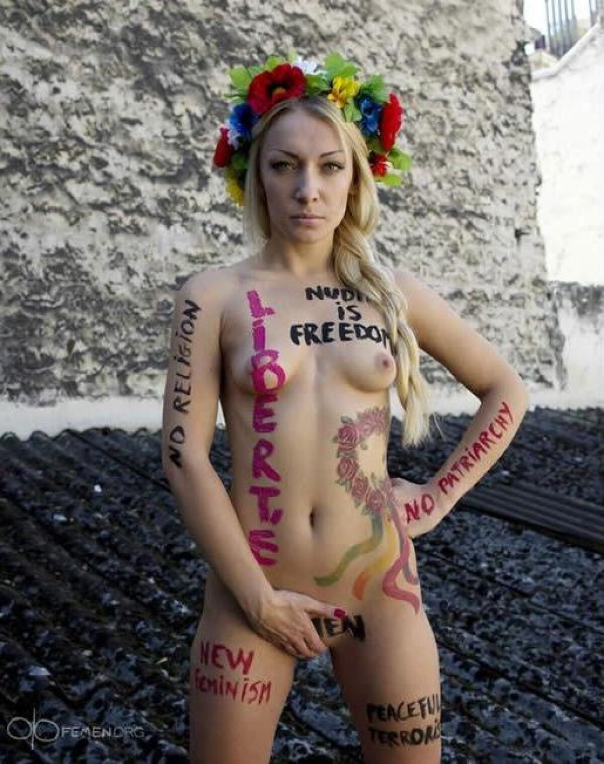 Fetele de la Femen au protestat şi în faţa Papei: "Libertate pentru homosexuali"