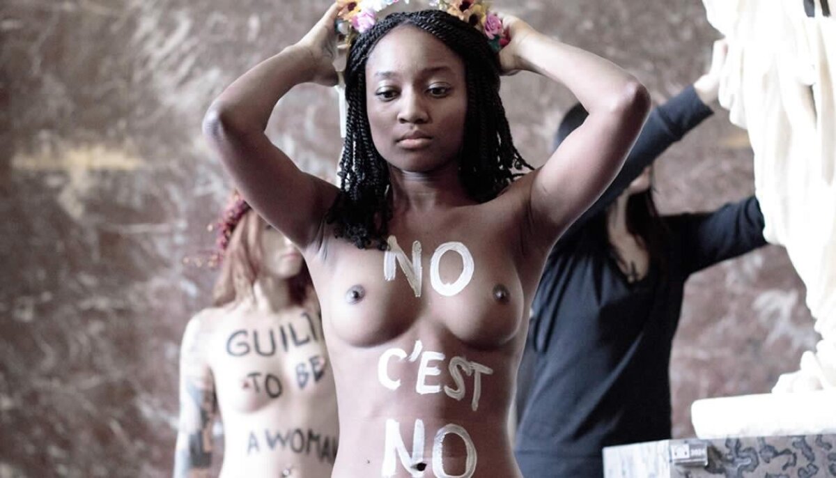 Fetele de la Femen au protestat şi în faţa Papei: "Libertate pentru homosexuali"