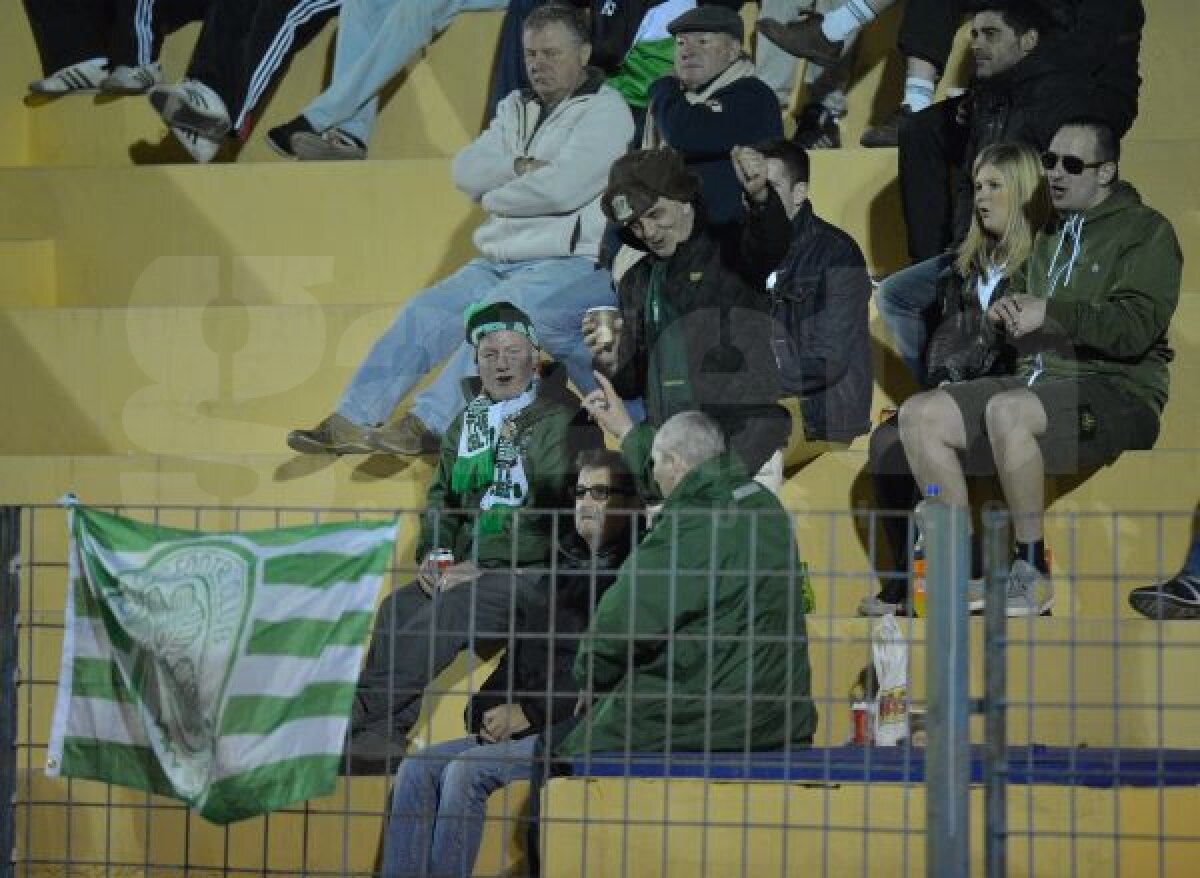 FOTO Peste tot acasă » Roş-albaştrii au fost susţinuţi la meciul cu Celtic de 200 de fani